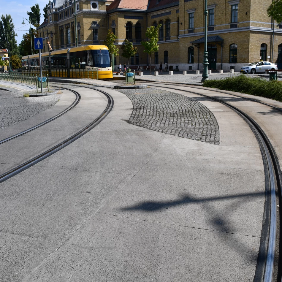 Lightweight tramline